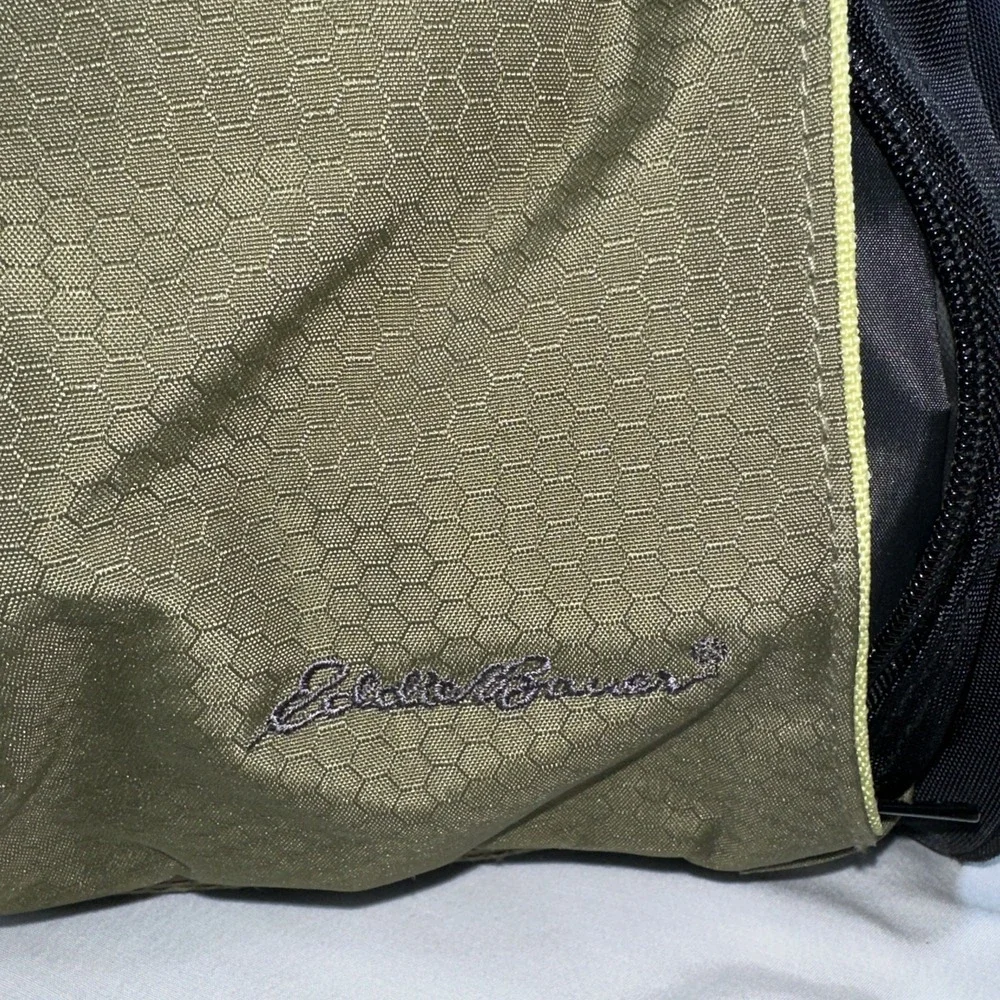 Eddie Bauer Luggage Carry-on Duffle Gym Bag in Black & Green 19